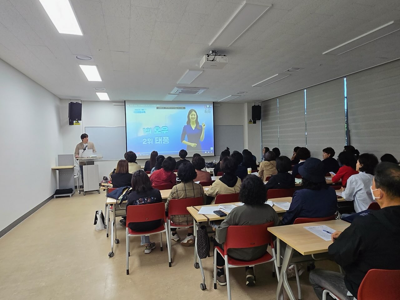 송도5동 행정복지센터는 지난 25일 통장자율회(회장 김금주)를 대상으로 2025년 2분기 통장 소양 교육을 진행했다
